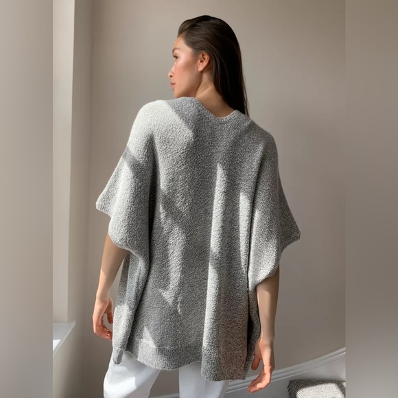 Aritzia Ionic Cape - Picture 3 of 6